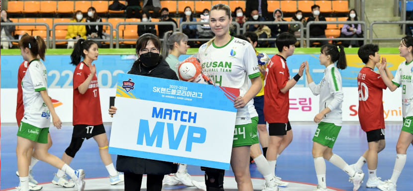 Южная Корея. 20-летняя полусредняя сборной Беларуси Алина Кишко в дебютном матче за "Пусан Биско" была признана лучшим игроком встречи