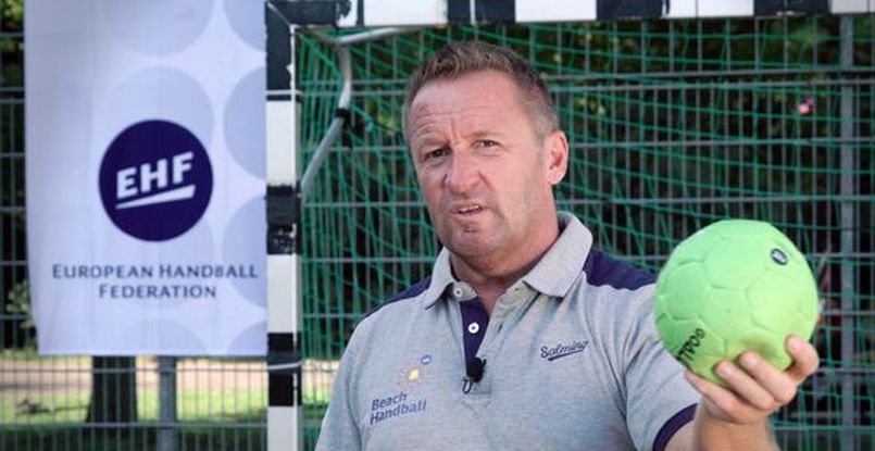 Пляжный гандбол. ЕГФ провела тесты, во время которых юные спортсмены на практике испытали особенности мини-версии этого вида гандбола