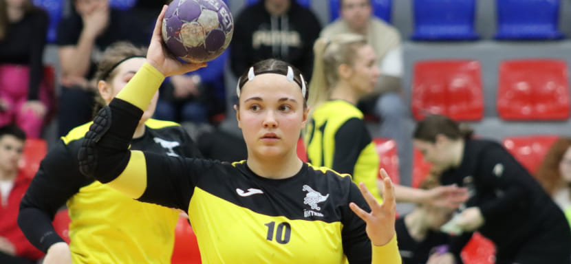 Московские "Спартак", "Заря" и "Кунцево", а также нижегородский "Витязь" вышли в полуфинал женской первой лиги