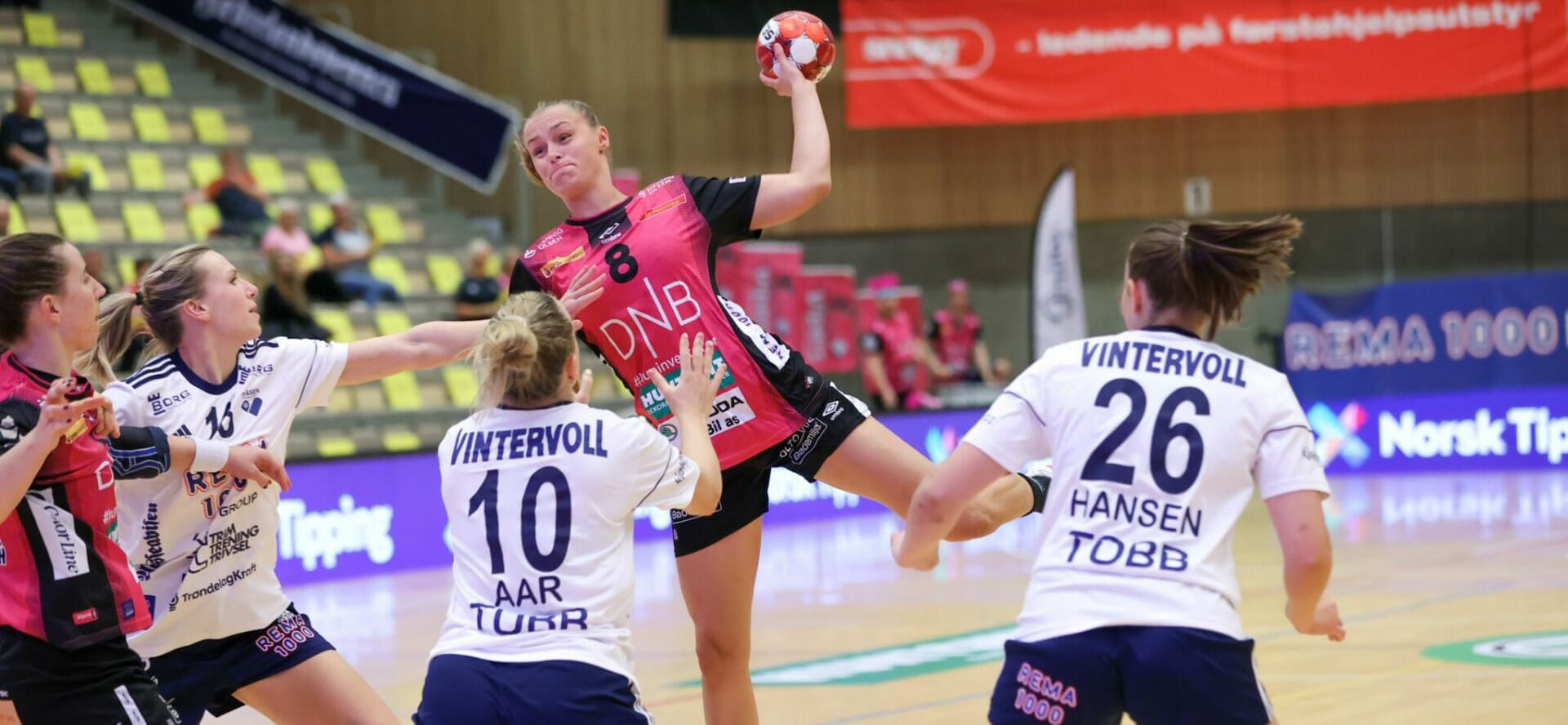 Норвегия. Одноклубница россиянки Анны Вяхиревой по "Кристиансанду" Карин Далум выбыла на длительный срок из-за травмы колена