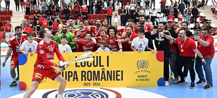 Румыния. "Динамо" из Бухареста с Боханом уступало "Констанце" Комогорова и Алёхина по ходу второго тайма финала Кубка страны, но выиграло и взяло трофей