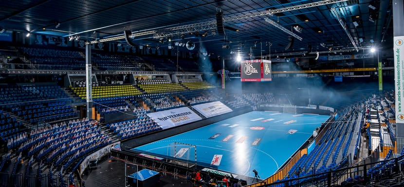 Бундеслига. На первый домашний матч "Киля" допустят до 9000 болельщиков. Из-за пандемии трибуны на арене "зебр" пустовали 549 дней