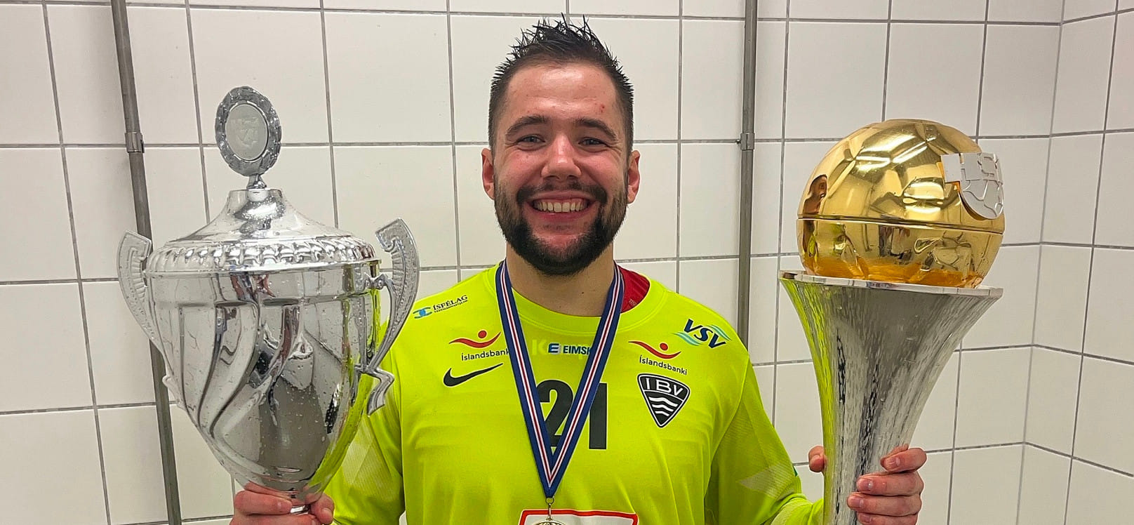 Исландия. Павел Мискевич: "Празднование вышло даже круче пути к титулу. В конце похулиганили. Сделали вид, что приняли полицию за машину такси…"