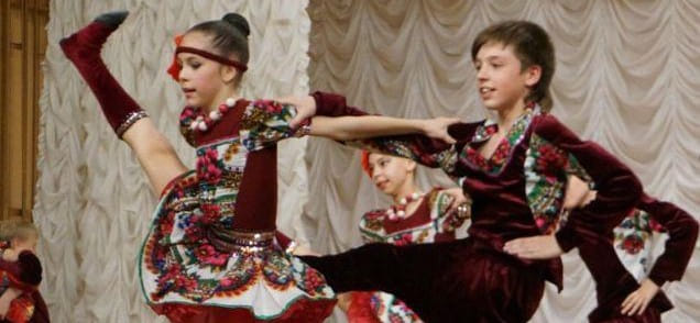 Сёмина — на клавишах, Казиханова — на ударных, Мухина — вокал и гитара. Какую музыкальную группу могут создать гандболистки