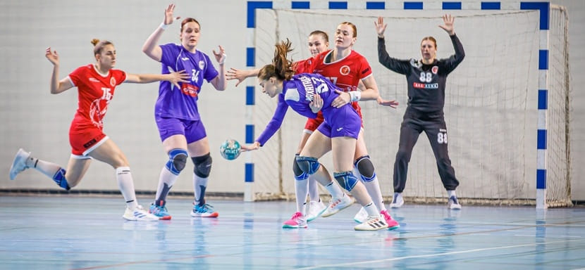 "Астраханочка" успешно начала выступление в новом сезоне: с перевесом в два мяча обыгран московский "Луч"