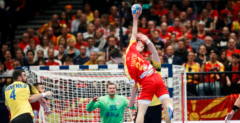 ЧЕ-2020. Сэйв голкипера сборной Украины Геннадия Комка вошел в пятерку лучших во второй игровой день (ВИДЕО)