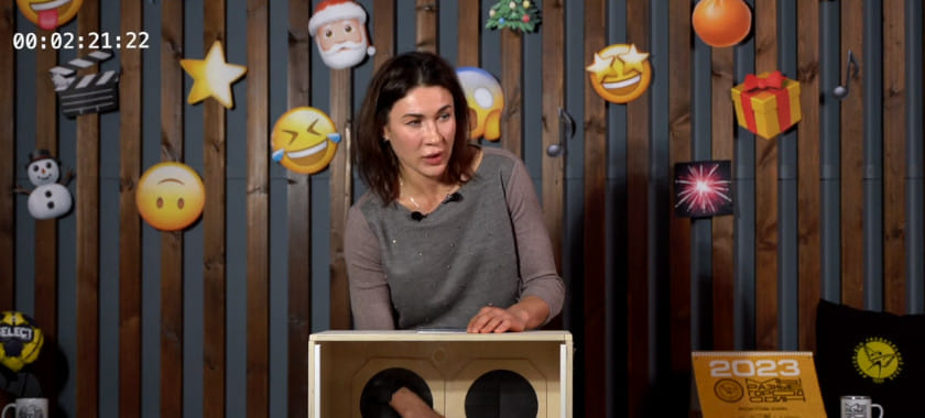 "Ростов-Дон" представил новогодний выпуск рубрики "Нащупай, что в коробке" с Юлией Манагаровой, Екатериной Зеленковой, Дарьей Стаценко и Кристиной Кожокарь (ВИДЕО)