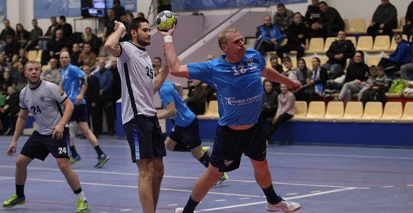 Суперлига. Роман Столяров: "Из милиции я ушел на третий год службы. Новый начальник УВД был не особо за мое совмещение"