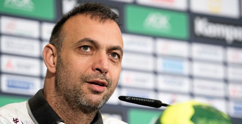 Германия. Вице-президент Немецкого гандбольного союза и директор "Берлина" Боб Ханнинг предлагает сезон с матчами из трех таймов