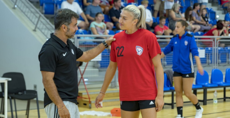 Венгрия. Румынская правая полусредняя Лаура Попа расторгла контракт с "Мошонмадьяроваром" по семейным обстоятельствам