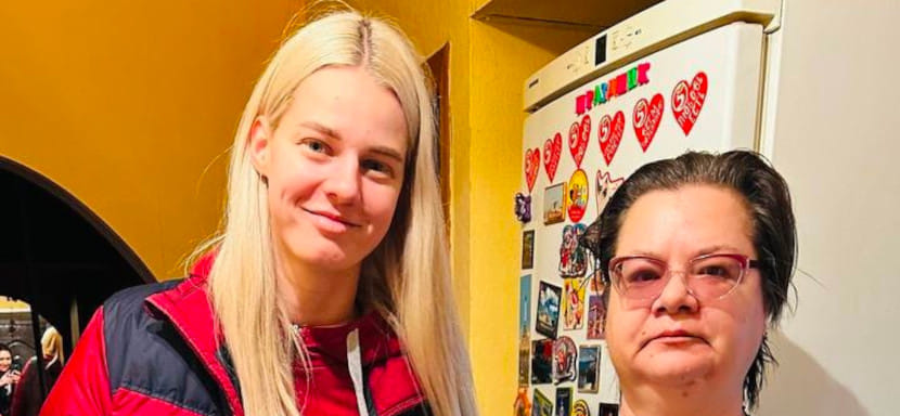 Россия. Во Всемирный день доброты гандболистка "Звезды" посетила нуждающиеся семьи и привезла им продукты (ФОТО)