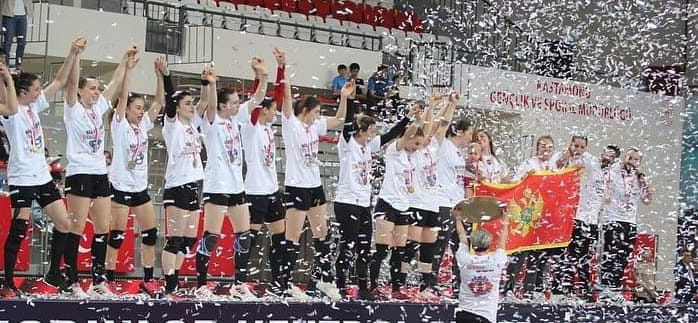 Турция. "Кастамону" стал чемпионом страны за неделю до окончания сезона, одержав волевую победу "Енимахалле"