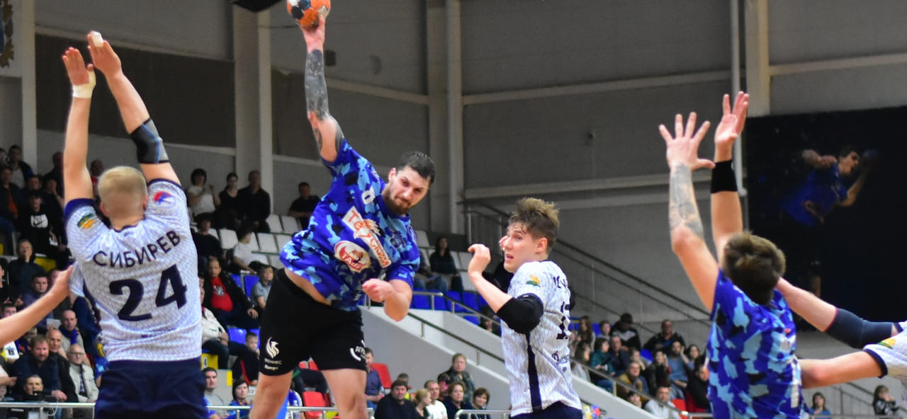 Olimpbet Суперлига. Полусредний "Виктора" Марк Ларин восстановился после разрыва крестообразных связок и поехал на матч в Уфу