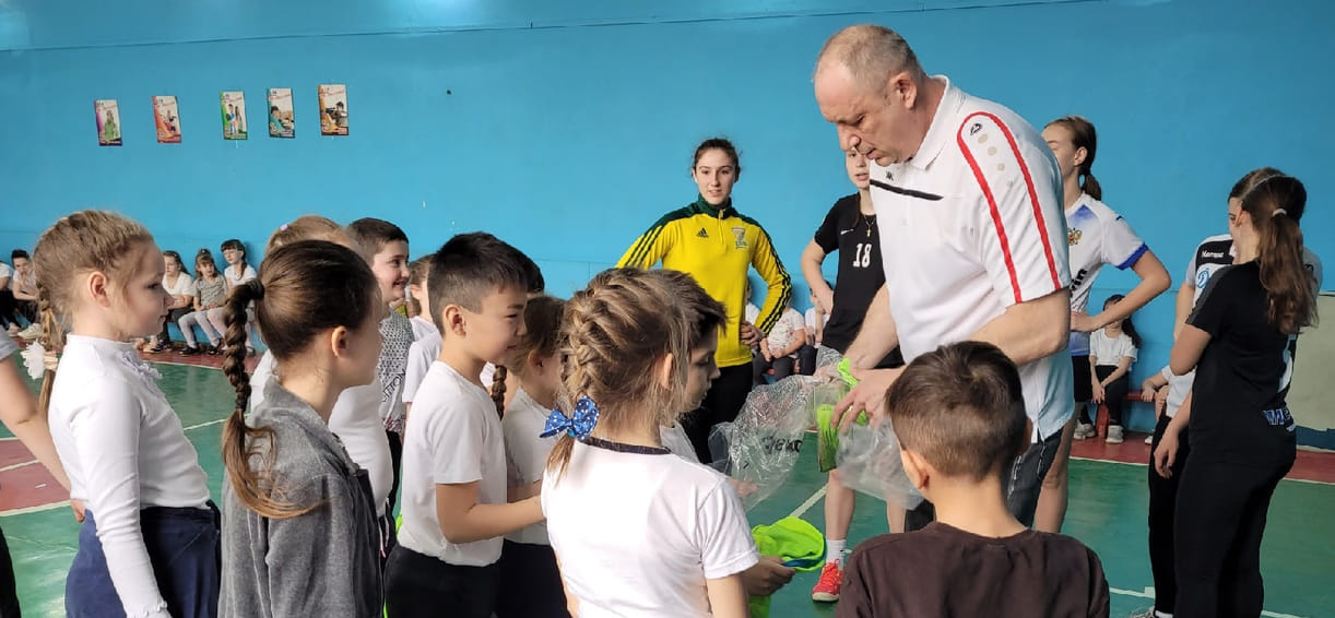 Астраханская школа подписала соглашение о сотрудничестве в рамках проекта о популяризации гандбола