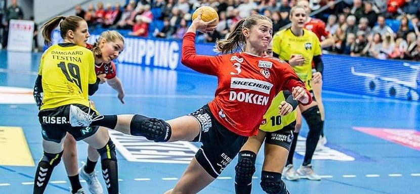 Дания. 27-летняя линейная Кайя Камп продлила контракт с "Эсбьергом"