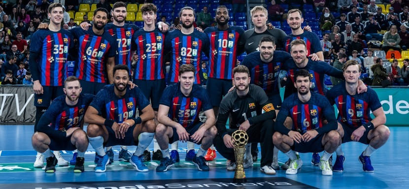 Испания. "Барселона" в 13-й раз подряд и в 30-й в истории завоевала чемпионский титул после победы над "Вальядолидом" и поражения "Гранольерса"