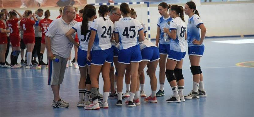 Рулевой сборной России U-18 Алексей Гумянов пригласил на ближайшую тренировочную сессию в Новогорске 21 гандболистку