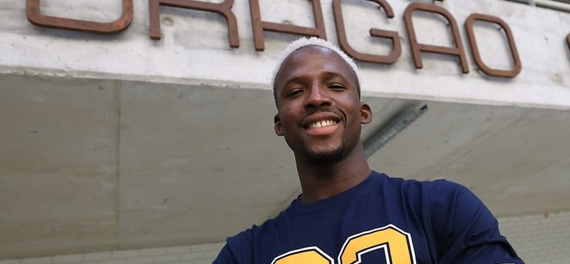 24-летний правый крайний Мамаду Дику продолжит защищать цвета "Порту"