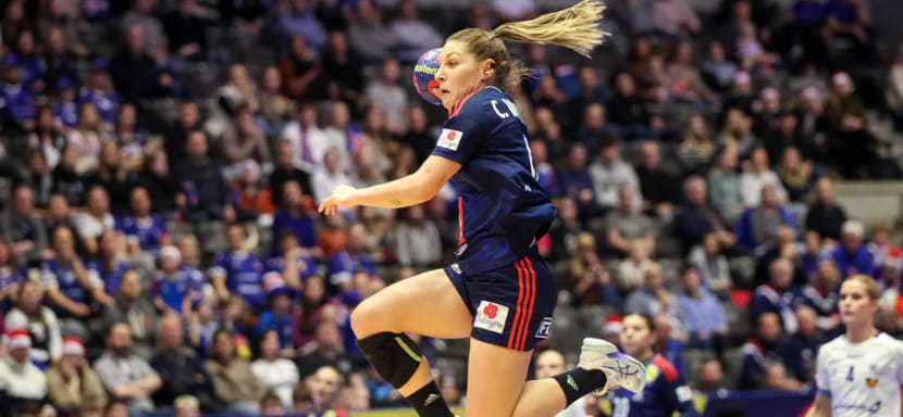 ЧМ-2023. Сборная Франции с разницей 4 мяча обыграла команду Словении и вышла в основной раунд женского топ-турнира с 4 очками