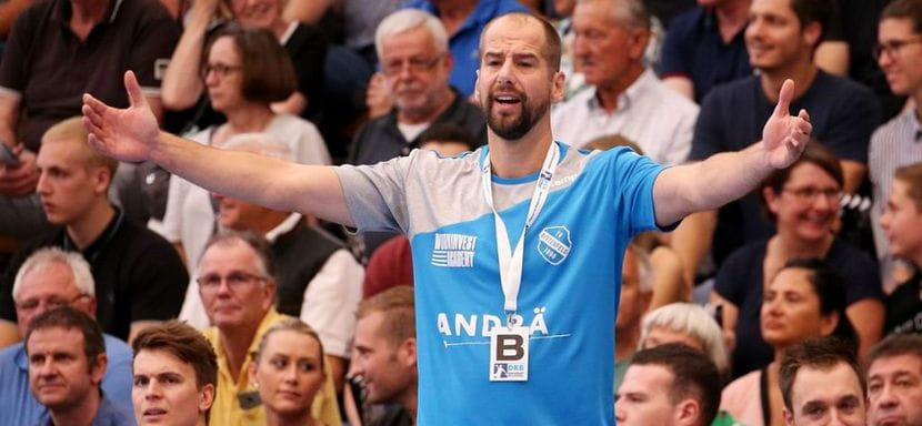 Бундеслига. Главный тренер Юрген Швайкардт выздоровел после заражения коронавирусом и вернулся к работе со "Штутгартом"