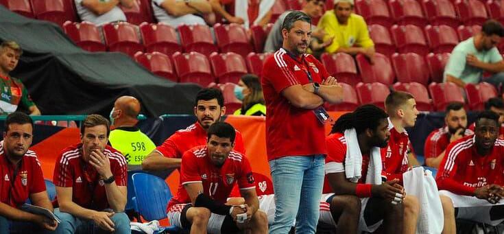 Португалия. "Нет никаких оправданий". "Бенфика", победившая в мужской Европейской лиге, в полуфинале Кубка страны уступила "Спортингу"