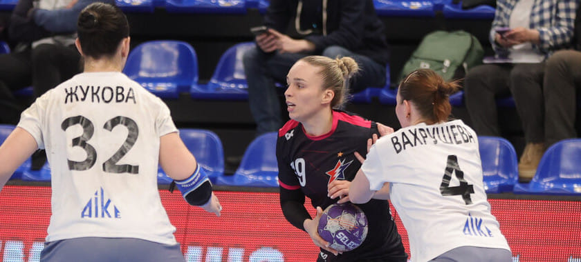 "Звезда" в первом матче дня в Суперлиге дома разгромила "Университет". Станислава Герасимова сыграла впервые с апреля 2025 года