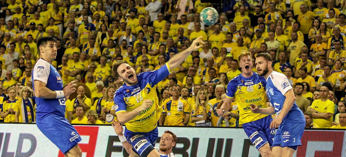 "Священная война" и битва на Урале. Что смотреть на неделе, трансляции плюс прогноз эксперта