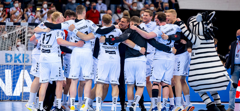 Кубок Германии. "Киль" в своём 15-м финале добился успеха над "Магдебургом". Лучшим бомбардиром встречи стал Сандер Сагосен