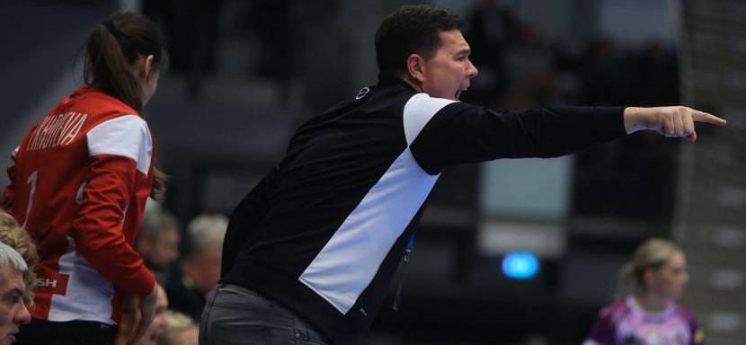 Румыния. Экс-рулевой команд ЦСКА и "Ростов-Дон" датчанин Ян Лесли возглавил "Дунэрю", сменив на посту Костикэ Бучески