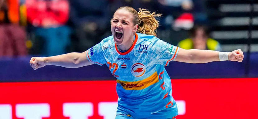 Официально: левая крайняя сборной Нидерландов Зоэ Спренгерс продолжит карьеру в "Эсбьерге"