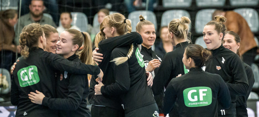 Дания. После равного тайма "Оденсе" разгромил "Хорсенс", пропустив за вторые полчаса 7 мячей