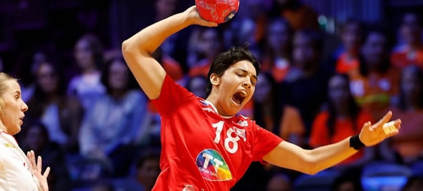 Сборная Черногории разгромила команду Сербии и приблизилась к выходу в четвертьфинал. Команда Австрии проиграла Тунису