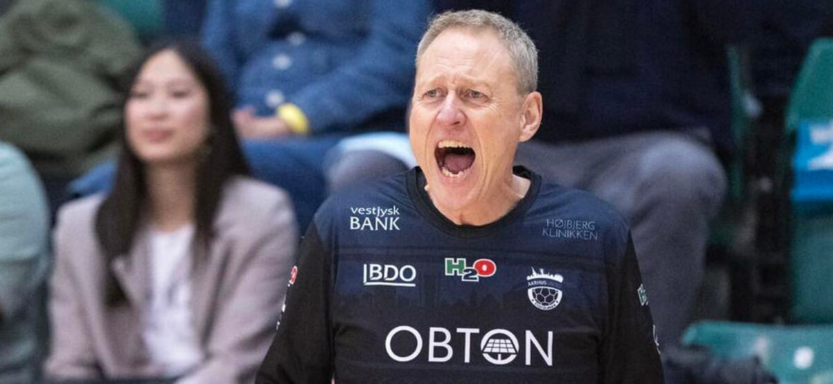 Дания. "Орхус" расстался с главным тренером Хайне Эриксеном. Руководство клуба не устроил стиль работы наставника