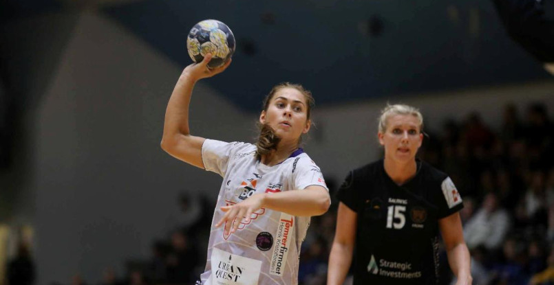 Норвежская полусредняя Хелене Фёуске продлила контракт с "Хернинг-Икастом". Ближайшие три года молодая скандинавка проведет в Дании