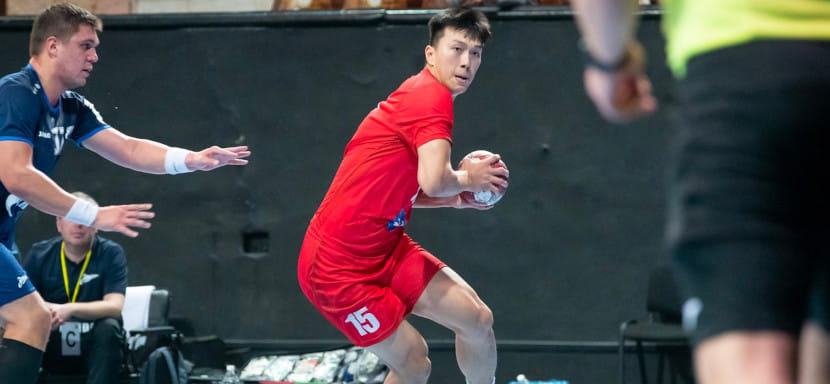 Беларусь. Левый полусредний Чжан Цзяньцзе заключил контракт с БГК до конца сезона. Ранее китайский гандболист выступал за "Донских казаков"