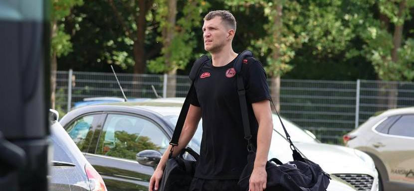 Владислав Кулеш: "Остаётся нарастить бросковую практику. Рука ещё побаливает, но через две-три недели боль уйдёт"