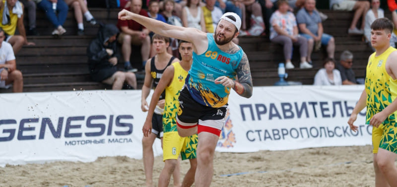 "Екатеринодар", "Технолог-Спартак" и "Виктор" лидируют в третьем туре мужского чемпионата России по пляжному гандболу
