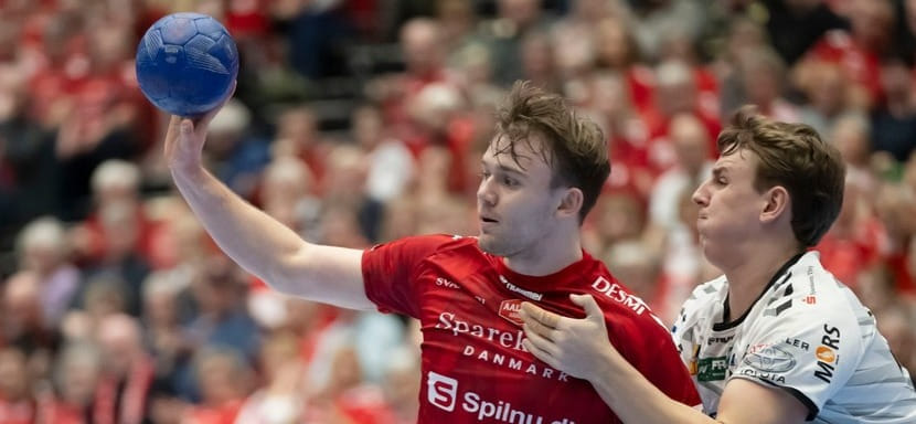 Лига чемпионов. Разыгрывающий "Ольборга" Томас Арнольдсен — автор лучшего гола в сезоне-2023/24 (ВИДЕО)