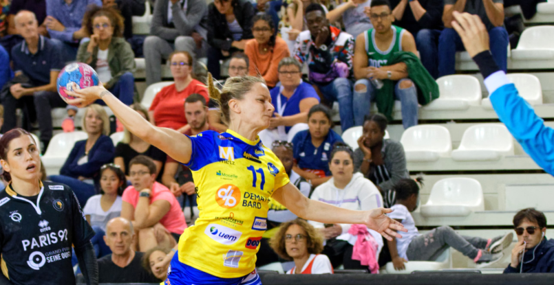 Франция. Левая крайняя "Меца" Манон Уэтт: "Ближайшая цель — ходить без хромоты"