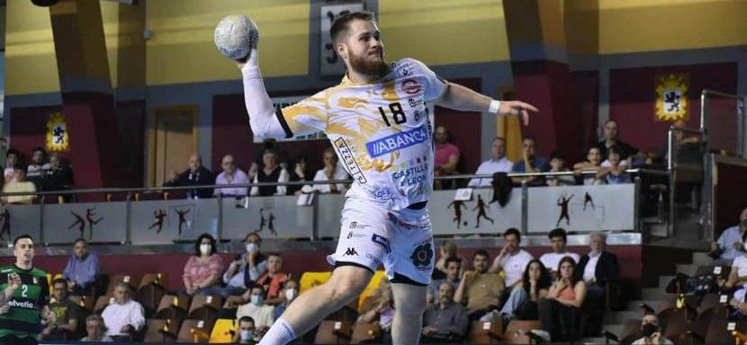 Румыния. Литовский разыгрывающий Жанас Вирбаускас расстался с испанским "Адемаром" и продолжит карьеру в "Бакэу"