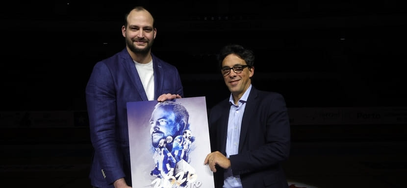 36-летний линейный и капитан "Порту" Даймару Салина подписал новый контракт с португальским клубом