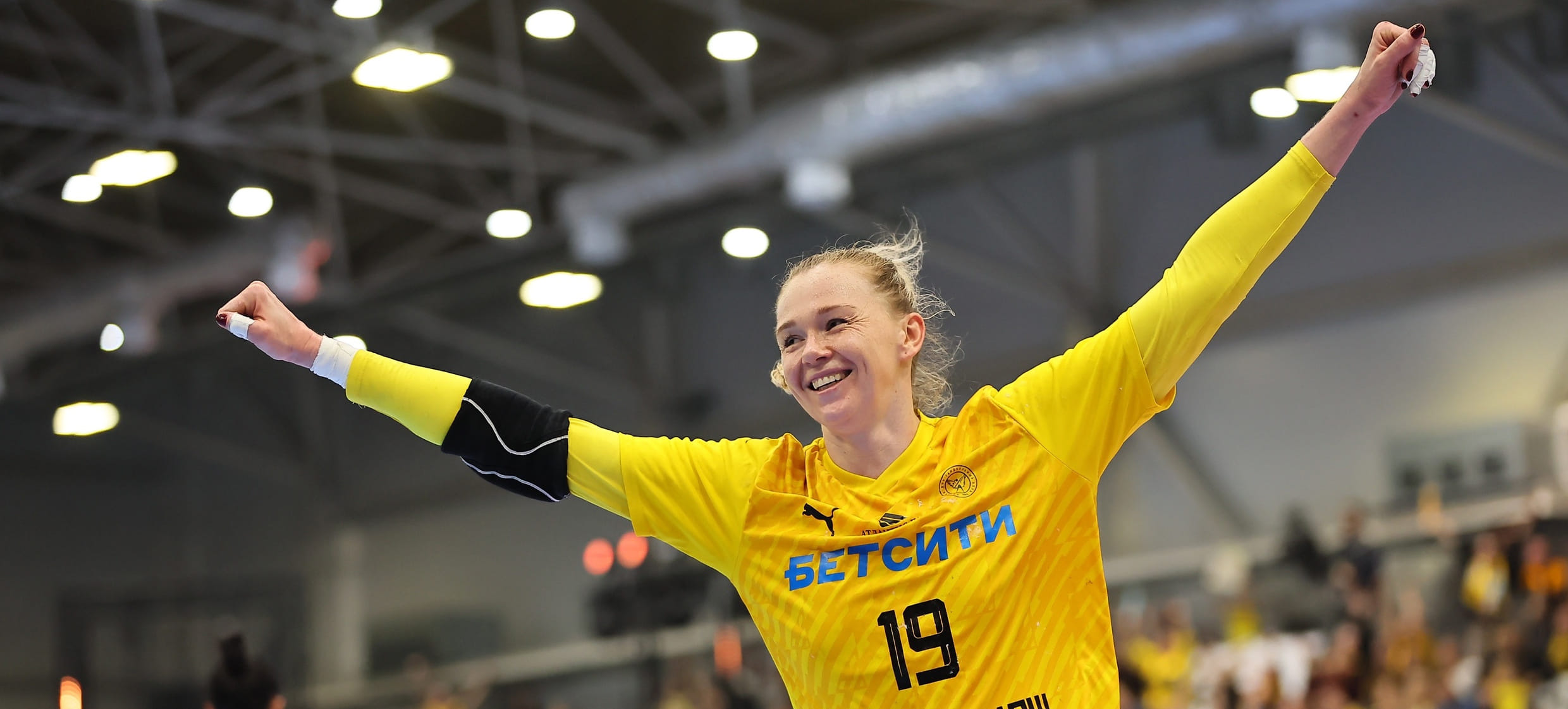 Ольга Акопян преображает "Звезду", "Ростов-Дон" поздравил 13-й сектор с днём рождения