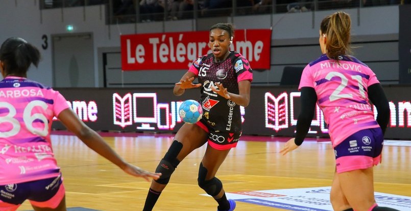 Delo Лига чемпионов. Полусредняя "Бреста" Калидьяту Ньякате травмировалась в игре с "Кримом"