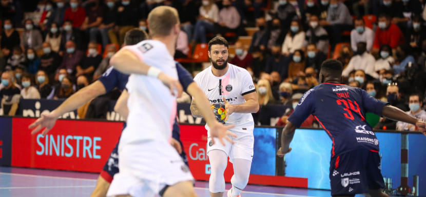 Франция. "ПСЖ" продолжает побеждать в национальном чемпионате. В последнем матче 11-го тура на выезде обыгран "Лимож"