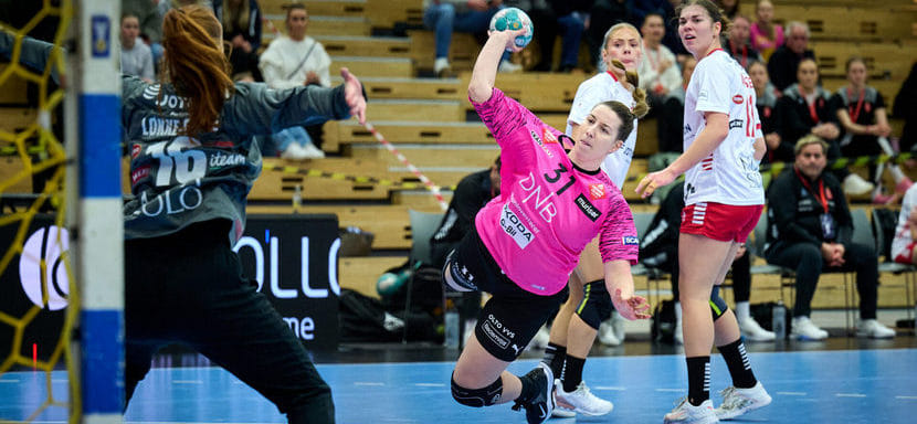 Норвегия. Линейная "Кристиансанда" Ана Дебелич перенесла операцию на травмированном локтевом суставе