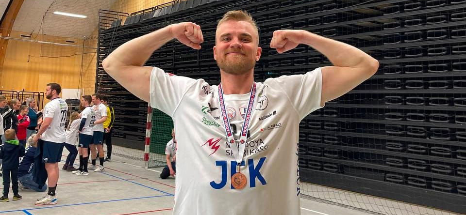 Николай Близнов с Фарер: салют после увольнения Черчесова, первая медаль и деньги на Боснию