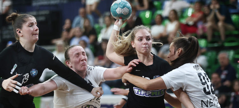 Венгрия. В единственном матче игрового дня чемпионата страны МТК с 12 голами Йоханны Фаркаш дома обыграл команду НЕКА