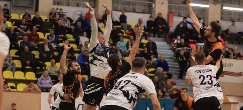 Брат на брата, а Карлова не было. "Пермские медведи" выиграли в Снежинске и продлили победную серию