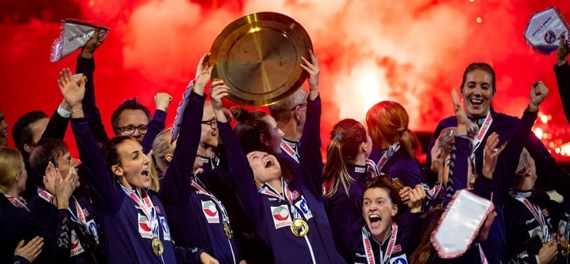 ЧЕ-2020. Новоиспеченные чемпионки Европы отметили победу над француженками традиционной норвежской песней (ВИДЕО)