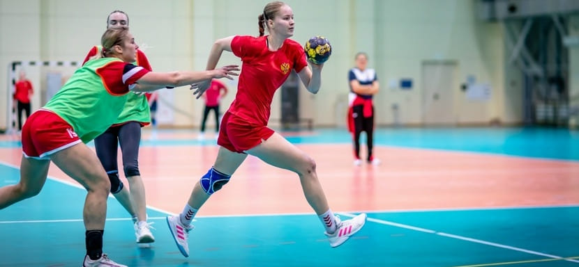 Екатерина Коробко: "На УТС сборной большой упор делается на скоростной гандбол, что развивает в тебе способность быстро принимать решения"